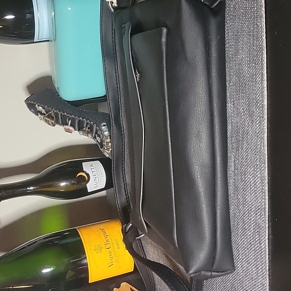 NWT Black  Crossbody - Picture 3 of 11